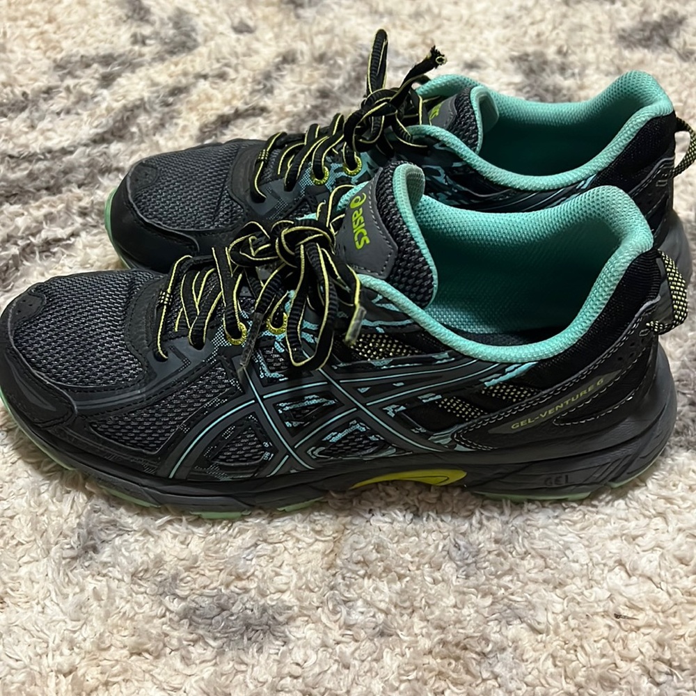 Women’s ASICS running gel venture shoes size 10